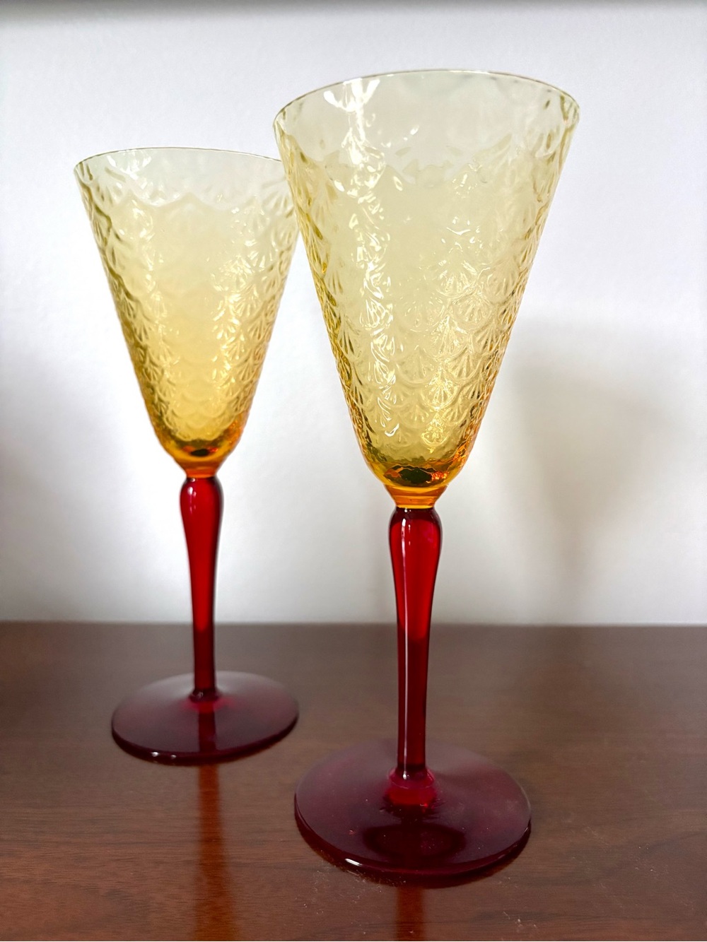 Pukeberg Royal Fan “Turkey tracks” Wine Glasses Made in Sweden Set of 2  ( Pair)